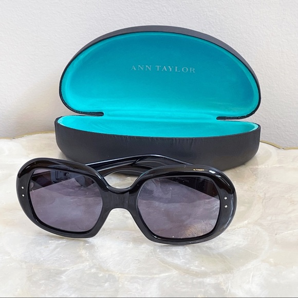 Ann Taylor Classic Black Rectangle Sunglasses with Case - Picture 3 of 15